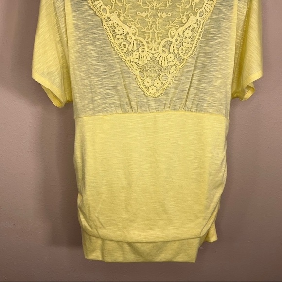 LARGE MAURICES YELLOW BLOUSE SHORT SLEEVE RUCHED  VNECK PASTEL BRIGHT STRETCH - Picture 4 of 12